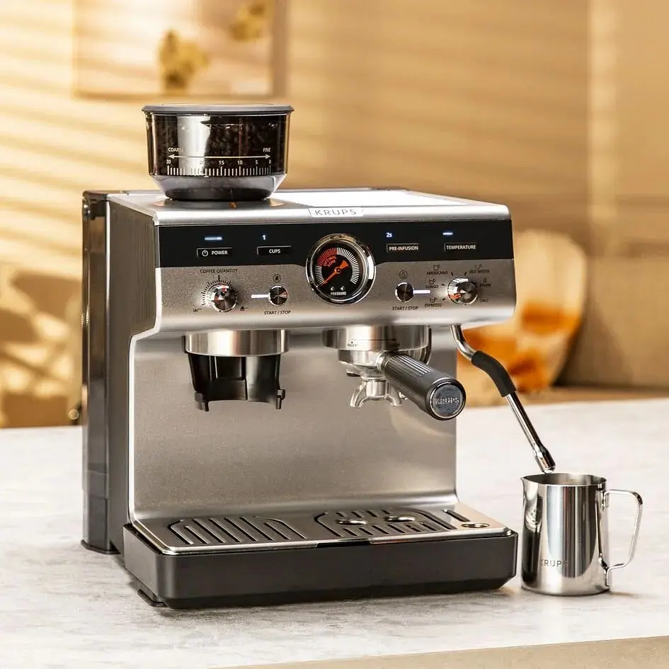 Krups Кофеварка ріжкова Precision+, 3.5л, вдубована кофемолка, ручний капучинатор, 15 бар, чорний-сірий - фото 2