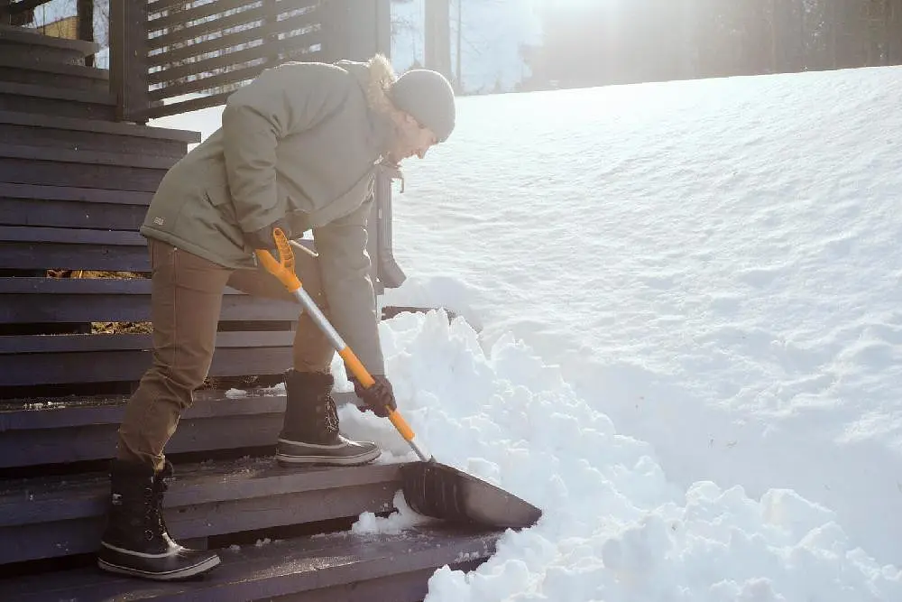 Лопата снігова Fiskars SnowXpert (1062827) - фото 6