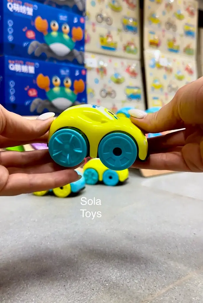 Заводная Желтая игрушка-машинка для купания — водная игрушка в ванную, для песка и улицы - фото 5