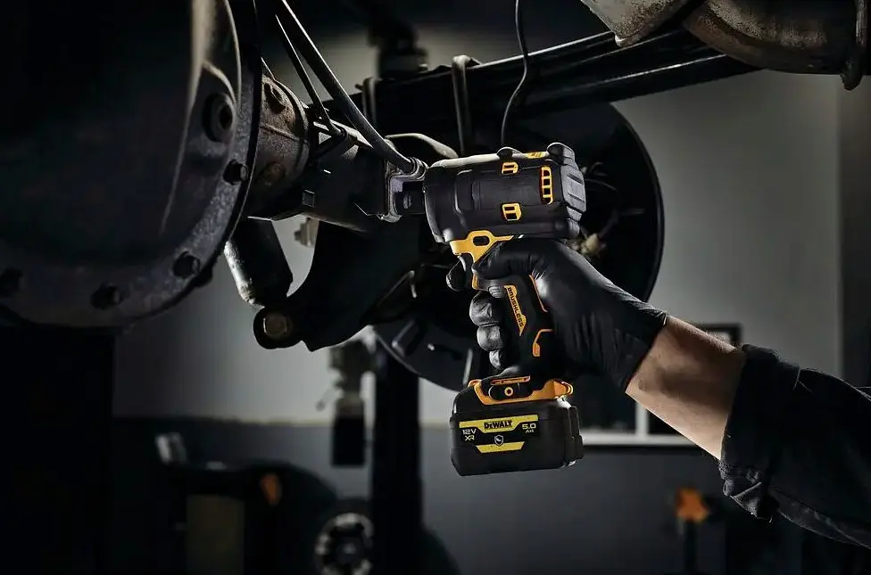 Гайкокрут ударний акумуляторний DeWalt з АКБ та ЗП DCF903P1G - фото 4