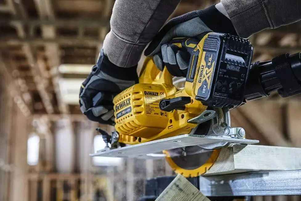 Пила дискова акумуляторна DeWalt з АКБ та ЗП DCS570P2 - фото 5