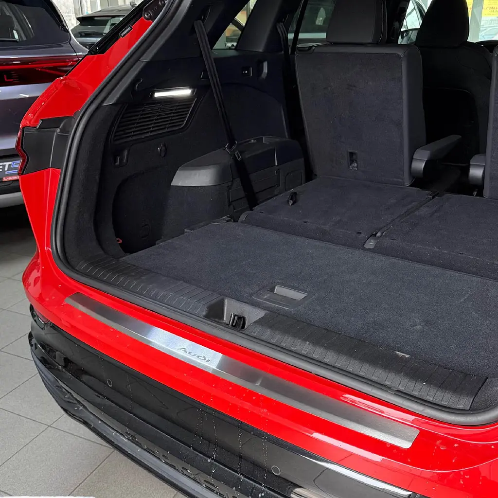Накладка на задній бампер для Audi Q5 E-Tron 50 2021- Нержавіюча сталь з загином 1 шт (Premium Z-AU09) - фото 2