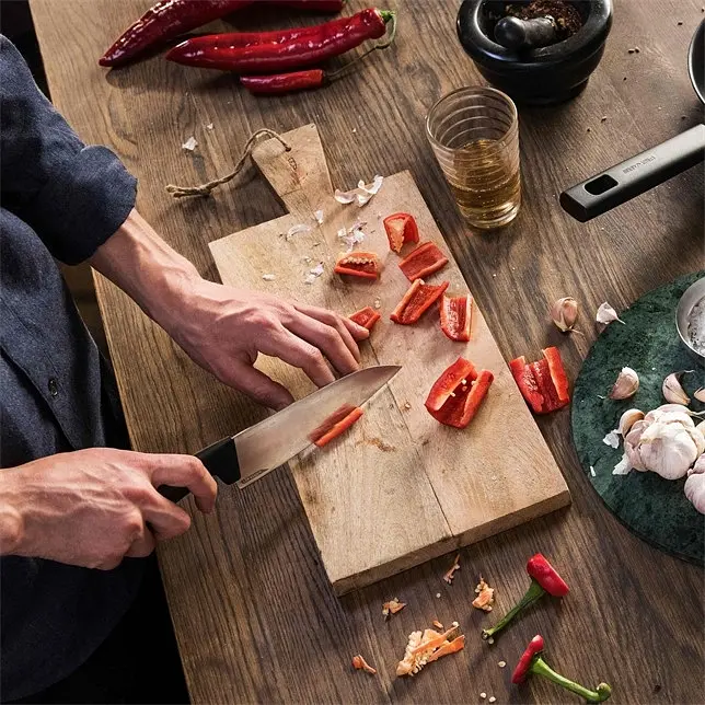 Ніж для шеф-кухаря середній Fiskars Hard Edge 17 см (1051748) - фото 3