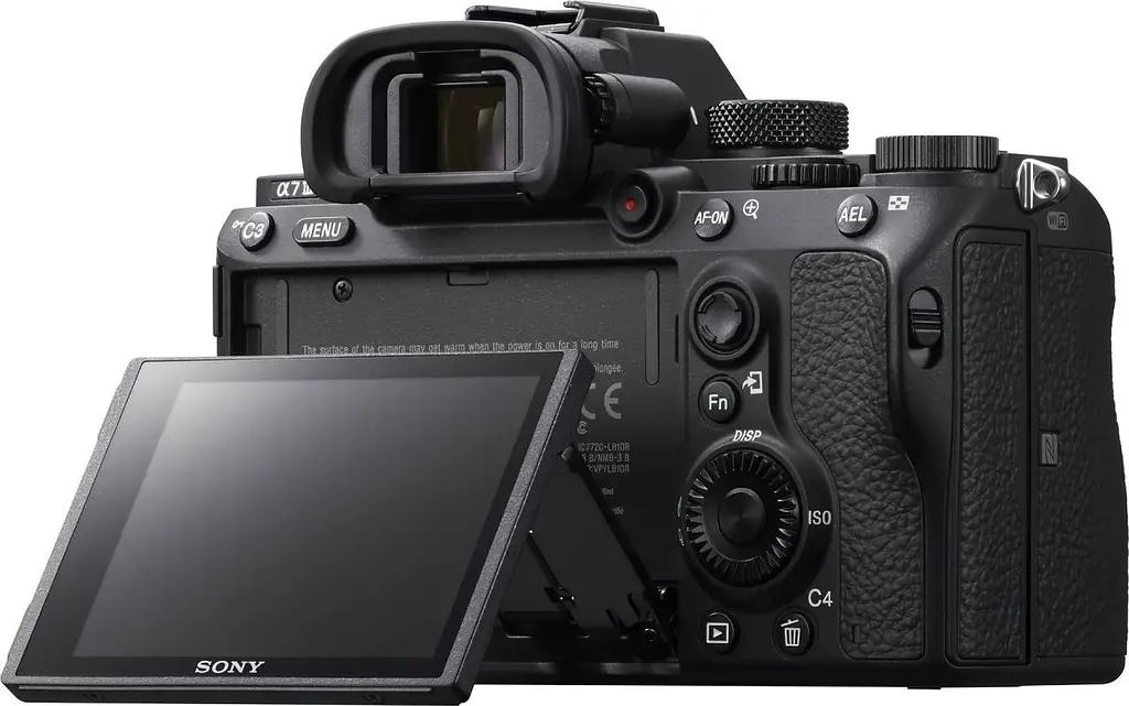 Бездзеркальний фотоапарат Sony Alpha A7 III Kit FE 24-105mm f/4 G OSS Black (ILCE7M3GB) [92447] - фото 3