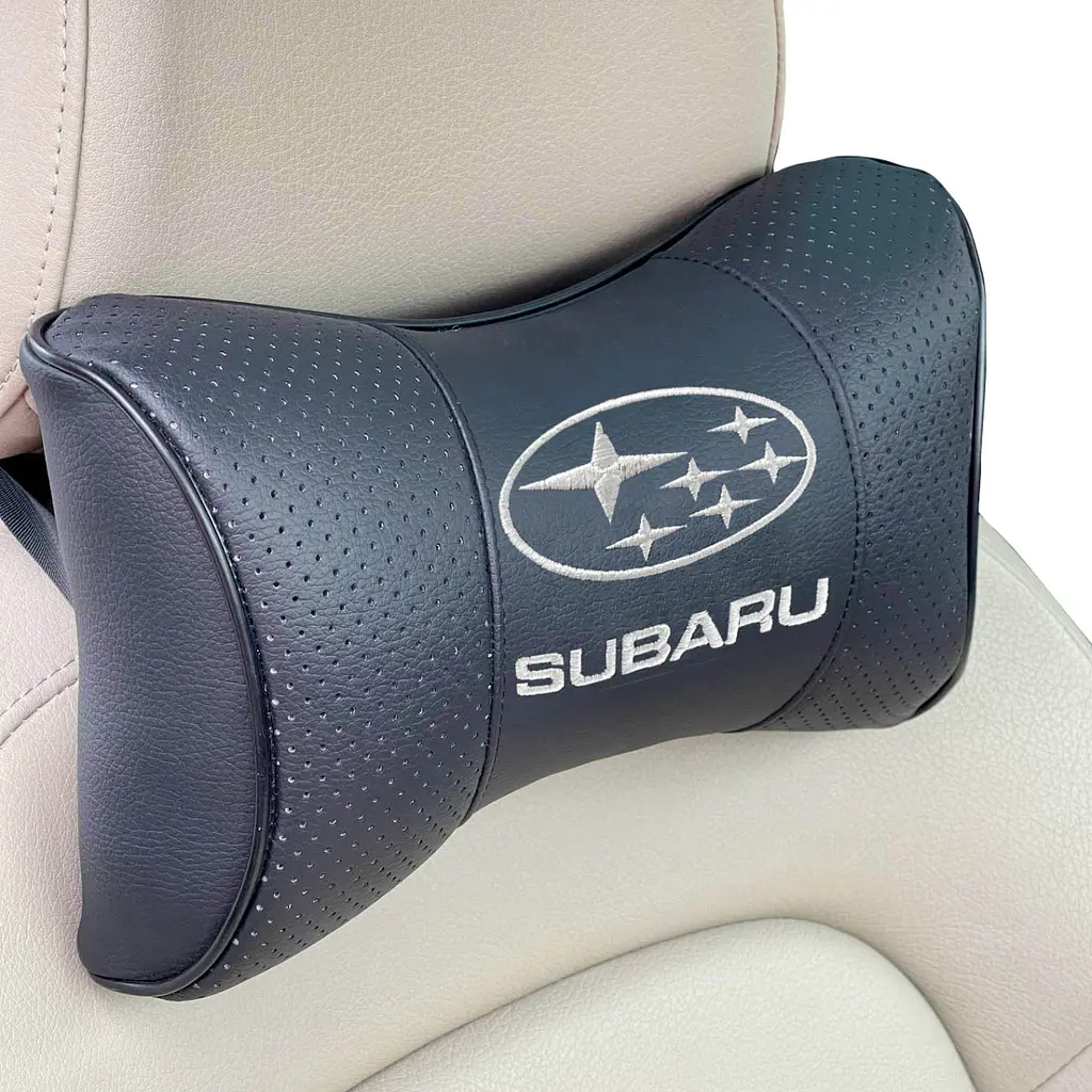 Подушка на підголовник з логотипом Subaru екошкіра чорна 1 шт - фото 2