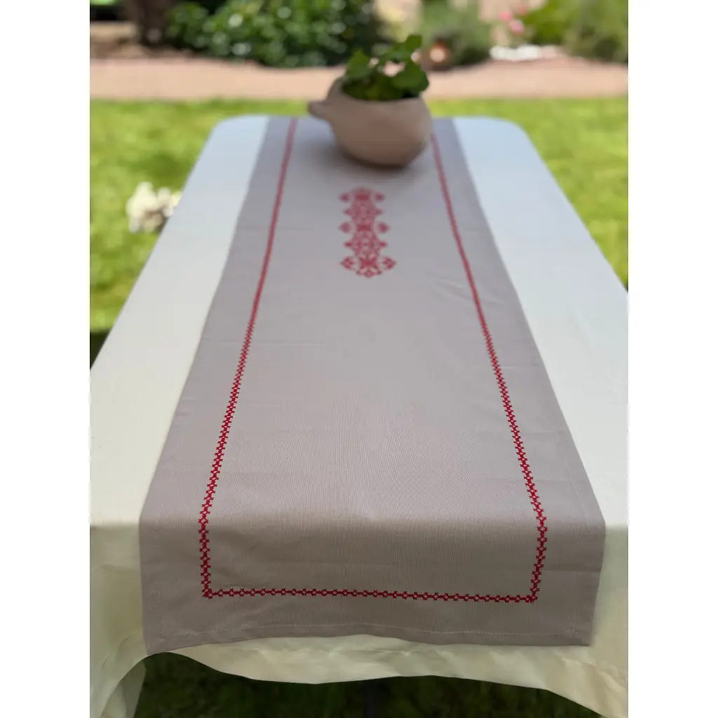 Ранер Ecotton Duck Grey с красной вышивкой 45 х 170 см (25260) - фото 6