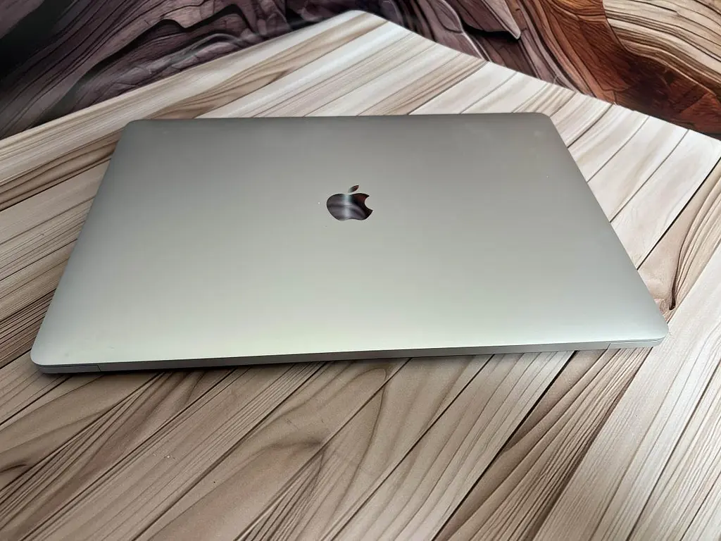 Ноутбук Apple MacBook Pro 15" 2017 i7-7700HQ/16/256 (C02WP00THTD7) Б/в - фото 8