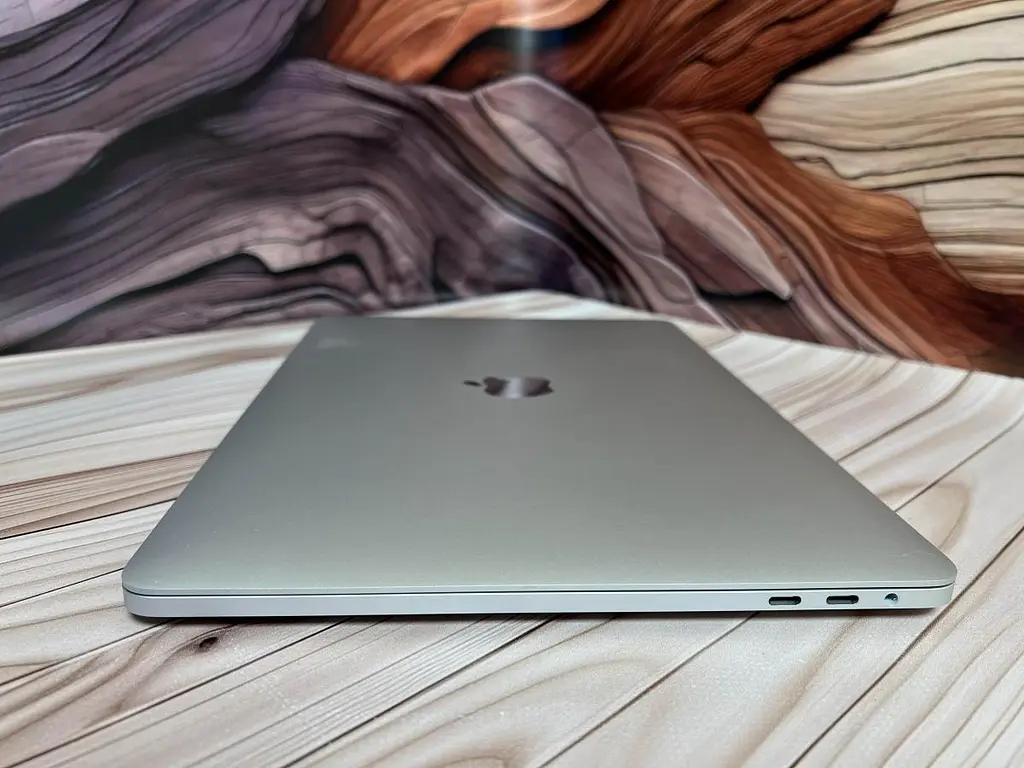 Ноутбук Apple MacBook Pro 13" 2020 i7-1068NG7/32/512 (C02FK1EJML87) Б/в - фото 6
