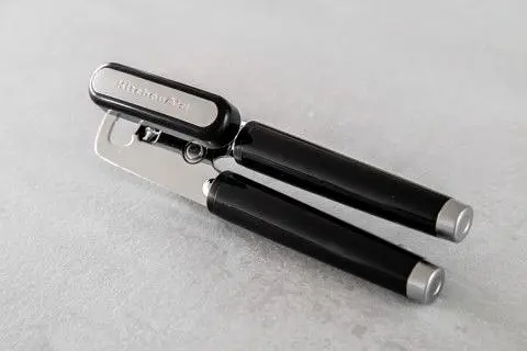 Відкривачка для банок і пляшок KitchenAid Classic, 21 см, чорний (KCG199OHOBE) - фото 2