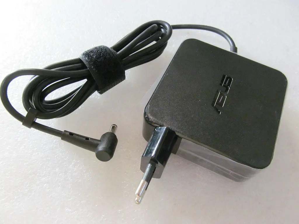 Блок живлення Asus 65W 19V, 3.42A, роз'єм 4.5/3.0 (pin inside) квадратний мережевий - фото 2