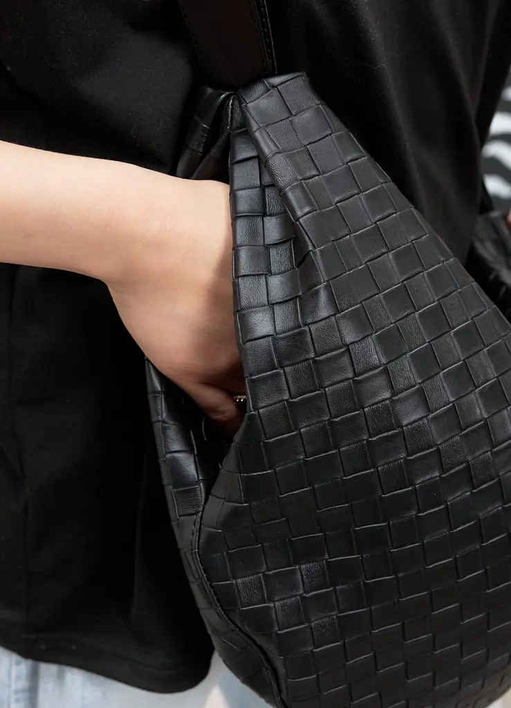 Жіноча сумка Sambag Bag-glove чорна 50 х 28 х 5 см (53400067) - фото 4