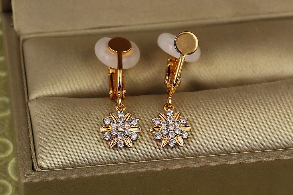 Сережки кліпси Xuping Jewelry сніжка 2,7 см золотисті - фото 2