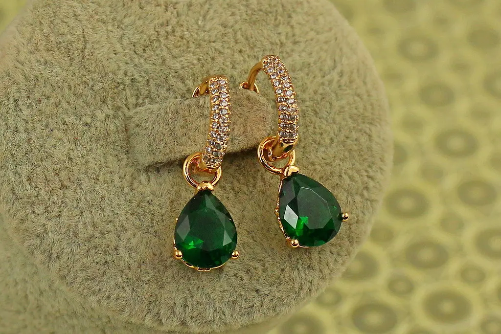 Сережки підвіски Xuping Jewelry зі зйомною зеленою краплею 2,5 см золотисті - фото 2