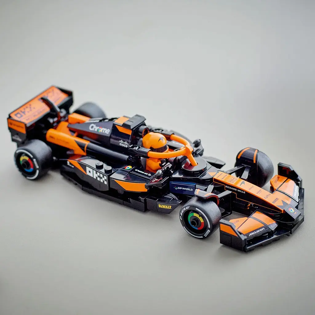 Конструктор LEGO Speed ​​Champions Автомобиль для гонки McLaren F1 269 деталей (77251) - фото 4