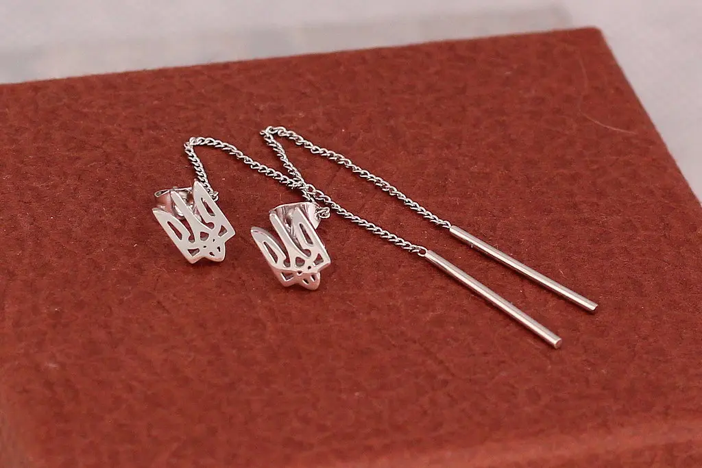 Сережки гвоздики Xuping Jewelry підвіски герб трезуб 6.5 см сріблясті - фото 2