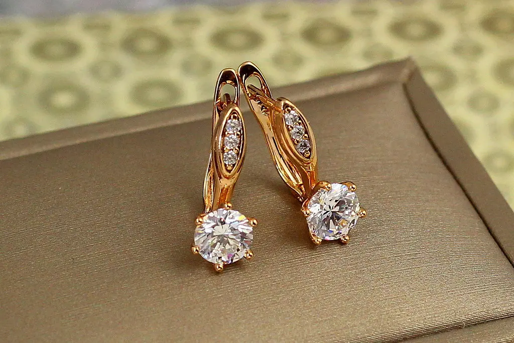 Сережки Xuping Jewelry соло із білим каменем 1,7 см золотисті - фото 2