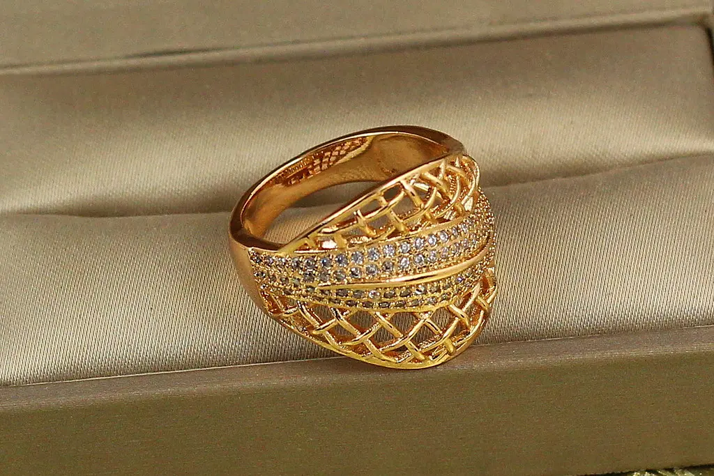 Кільце Xuping Jewelry гіпюр р 17 золотисте - фото 2