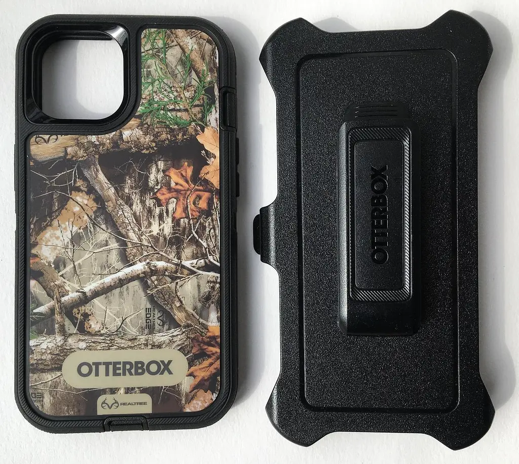 Чохол протиударний з кліпсою OtterBox Defender 77-85441 для iPhone 13 (6.1") RealTree Edge Black (Camo Graphic) - фото 4