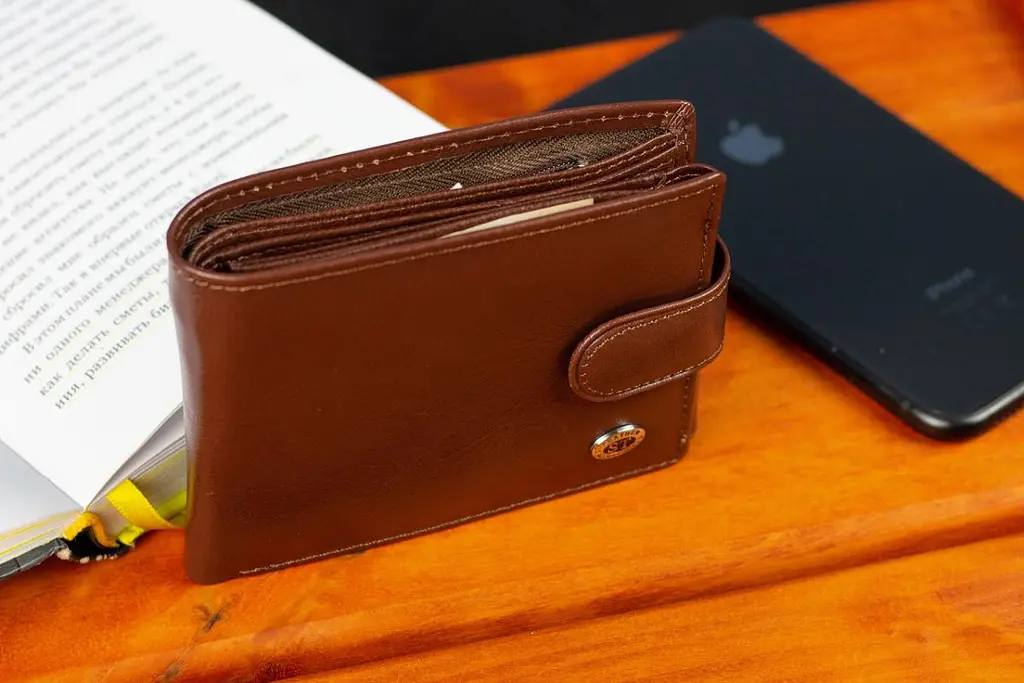 Класичне чоловіче портмоне з натуральної шкіри ST Leather В 102 коричневе 9,5 см - фото 4