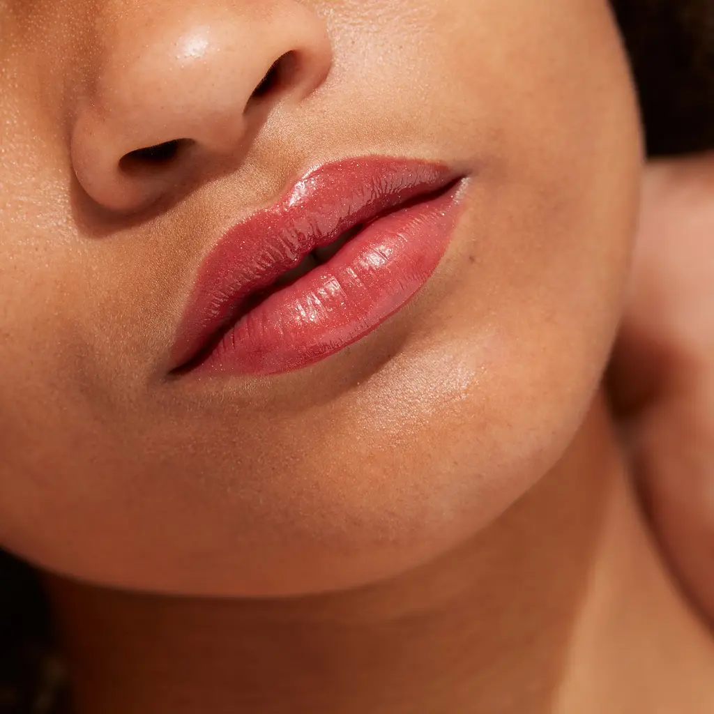 Блиск для губ Gosh Lumi Lips відтінок 008 (Lol) 6 мл - фото 6