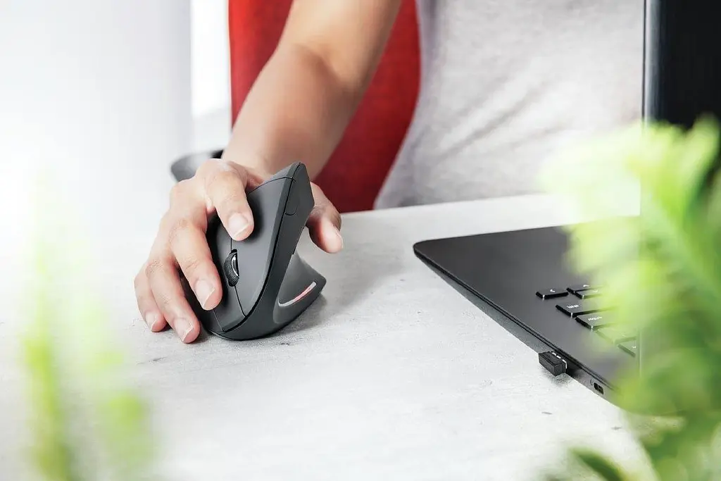 Миша Trust Verto Wireless Ergonomic Mouse (22879) - фото 8