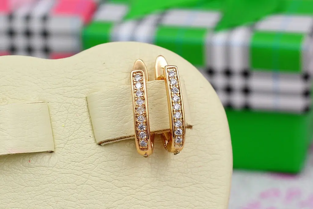Сережки Xuping Jewelry прямокутні доріжки з камінням 1.5 см золотисті - фото 2