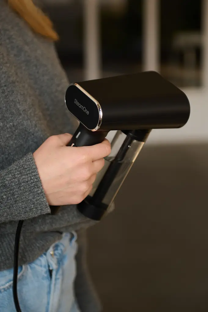 Отпариватель портативный SteamOne черный (EUNS150B) - фото 20