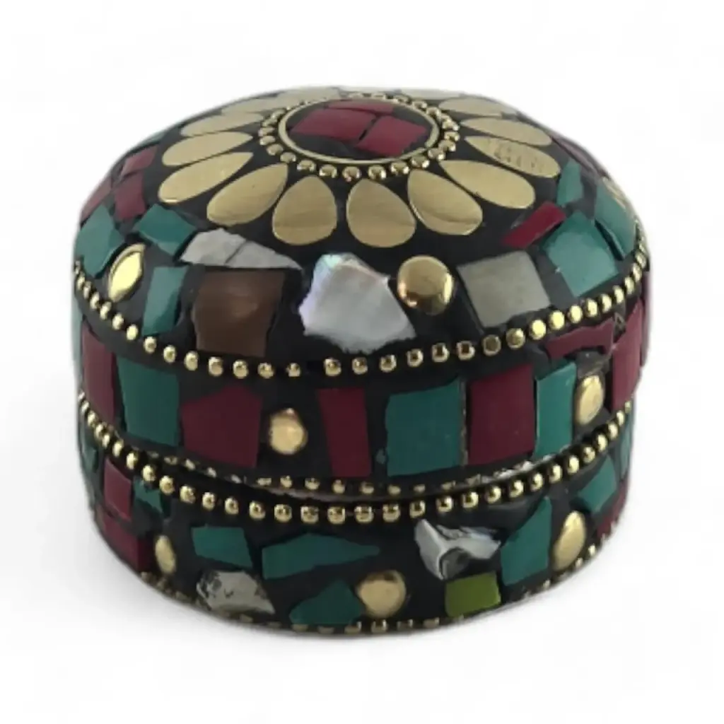 Скринька металева з бірюзою і коралами і перламутром 3.2х4.7 см - фото 3