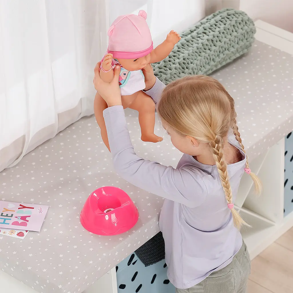 Кукла Baby Born Милая Эмма с комбинезончиком с аксессуарами 43 см (840504) - фото 8