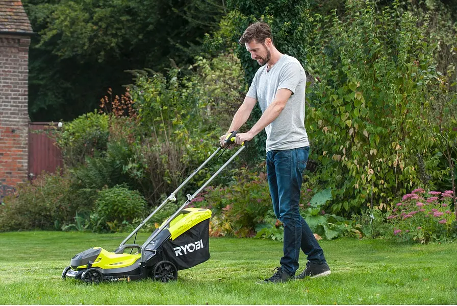 Газонокосилка Ryobi RLM18X33B-40 ONE+ аккумуляторная 18В - фото 4