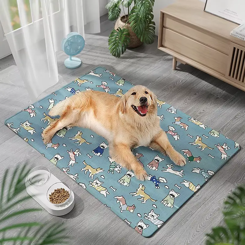 Літня охолодна підстилка для собак Derby Ice Silk Summer Pet Cooling Mat Dog Pattern - Blue 50х70 см - фото 2