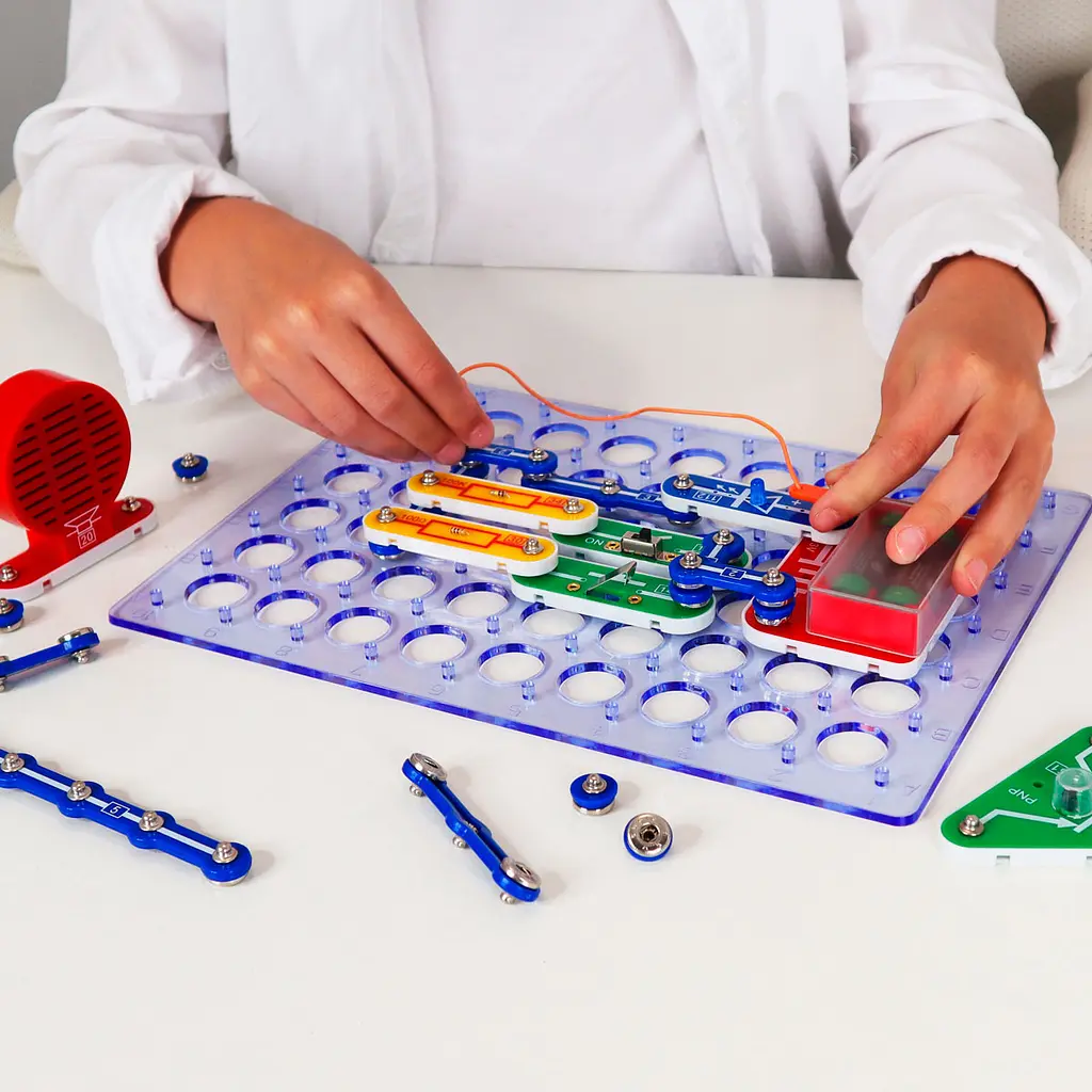 Конструктор электронный Doka Первый транзистор 118 схем - фото 3