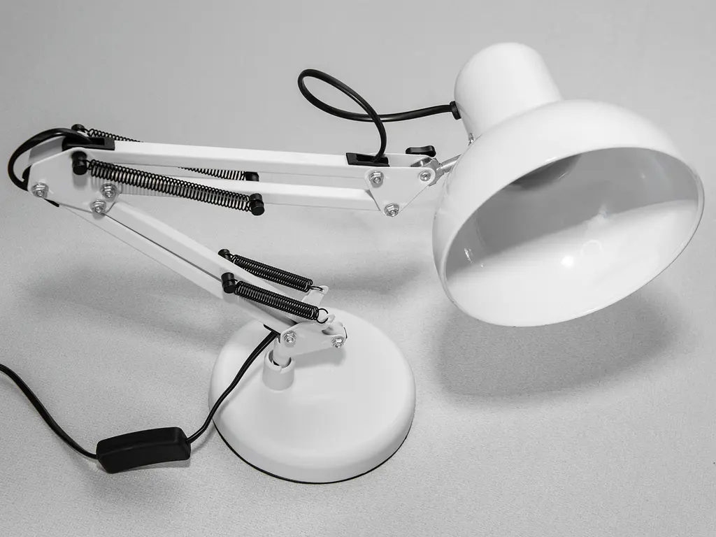 Стильна біла настільна лампа Pixar - фото 4