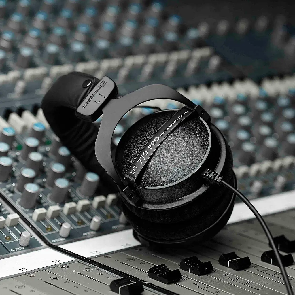 Навушники Beyerdynamic DT 770 Pro 250 Ohm Limited Edition Black (718718) [164128] - фото 6