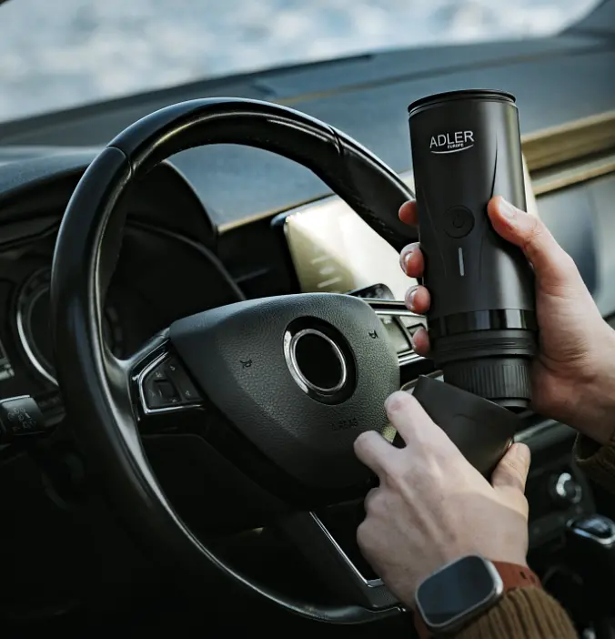 Портативна кавоварка Adler AD 4400 акумулятор 7500 мАг тиск 20 бар живлення від USB для мелених зерен та капсул Nespresso - фото 9