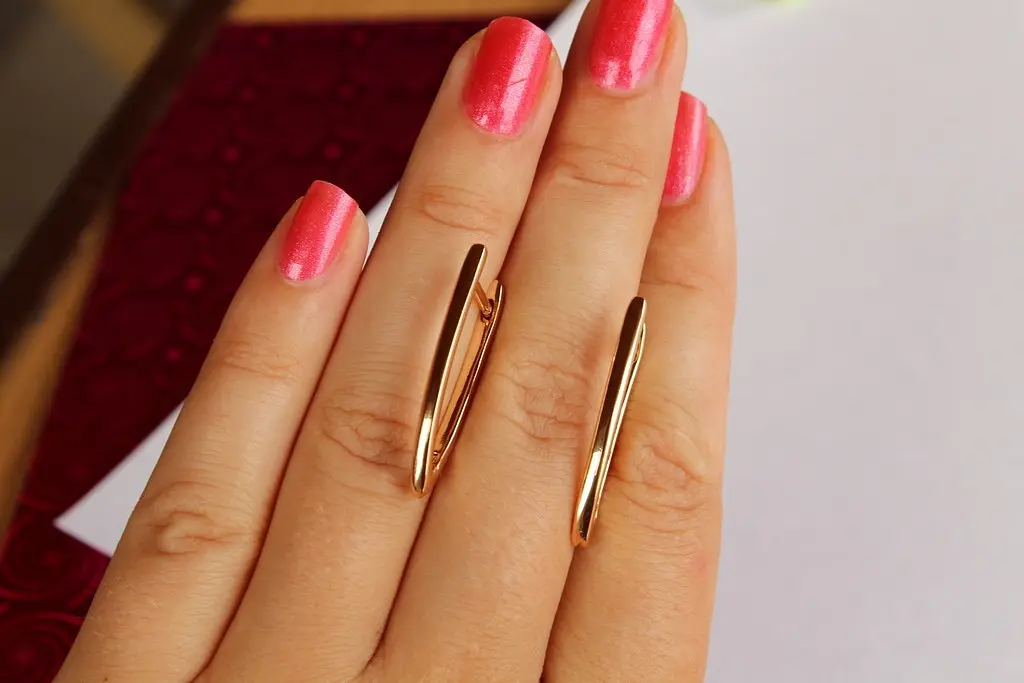 Сережки Xuping Jewelry тонка гладка стріла 2.5 см золотисті - фото 2