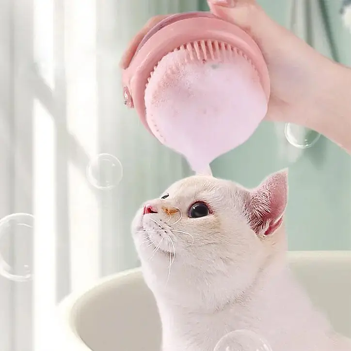 Щітка для миття тварин з дозатором Semi Cleaning Device Pink силіконова масажна - фото 8