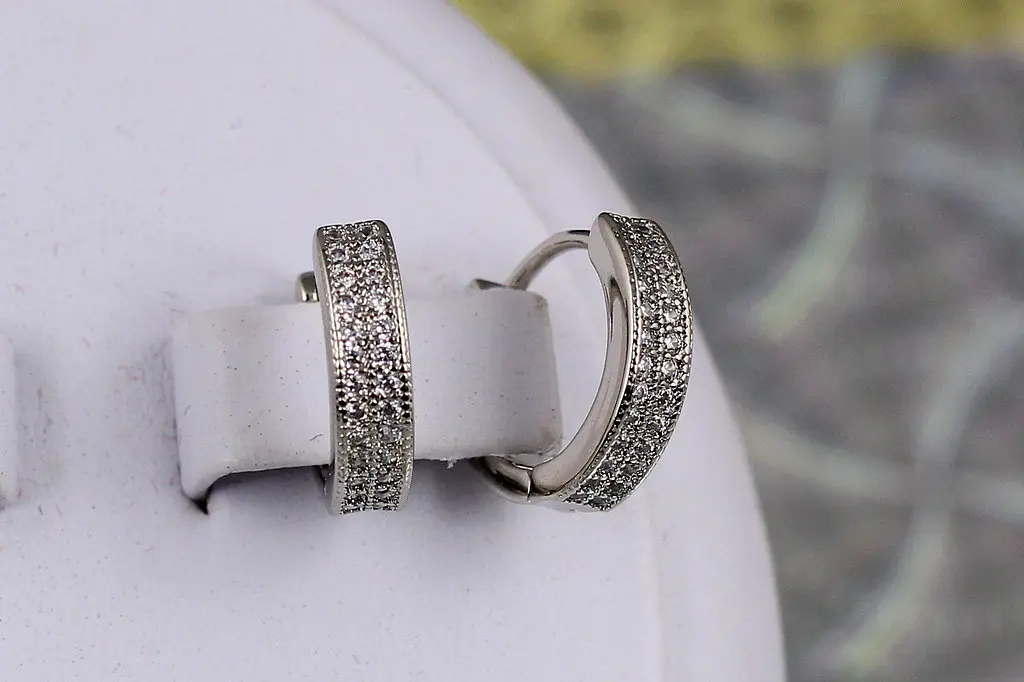Сережки Xuping Jewelry кільця бортики кульки 1.4 см сріблясті - фото 3