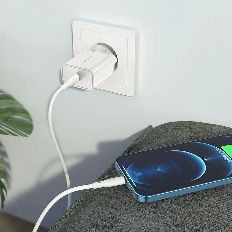 Зарядний - Адаптер мережевий BOROFONE Type-C to Lightning cable Easy Speed single port charger BA57A набір білий - фото 5