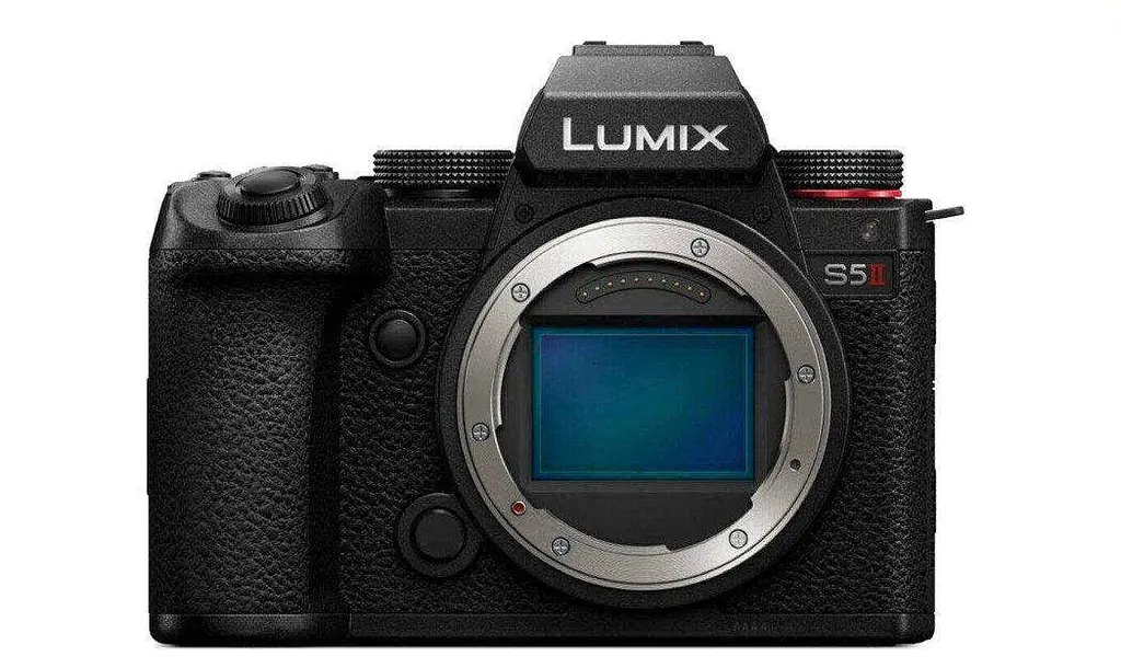 Фотоаппарат Panasonic Lumix DC-S5 II Body (DC-S5M2EE) - фото 2