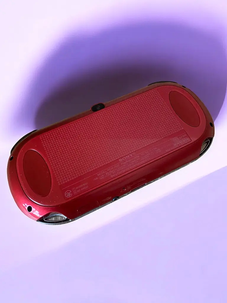 Портативная игровая приставка карманная, консоль беспроводная Playstation Vita Fat (Красная) 64 GB + 25 игр - фото 2
