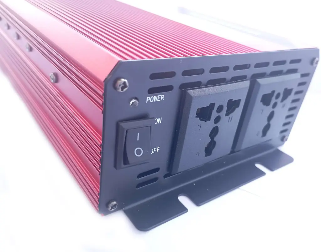 Автомобильный инвертор Inverter Expert Power Inverter 001 модифицированная синусоида Red 2 розетки с 12V на 220V 4000W (11039) - фото 2