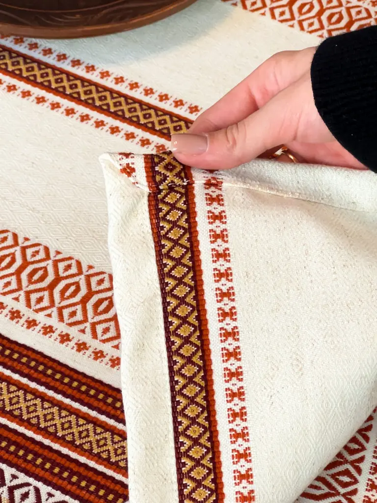 Льняная скатерть рождественскя с украинским орнаментом "Луч (красный)" - 400х150 см - фото 3