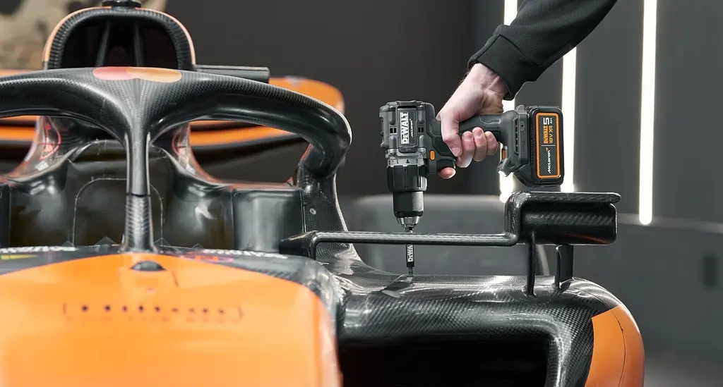 DeWALT Шурупокрут-дриль ударний аккумуляторний DeWALT McLaren F1 TEAM LIMITED EDITION 18В 2х5А·рік 90Нм 0-450·0-1650об/хв кейс ЗП 1.34кг - фото 9