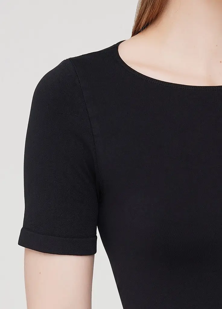 Футболка жіноча укорочена безшовна CROP T-SHIRT 18860 L-XL чорна - фото 4