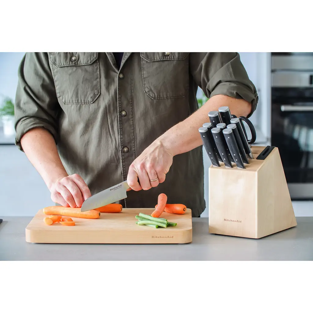 Набор ножей с подставкой KitchenAid Coreline с точилом 11 предметов (KAG12STSNBXOBQ) - фото 18