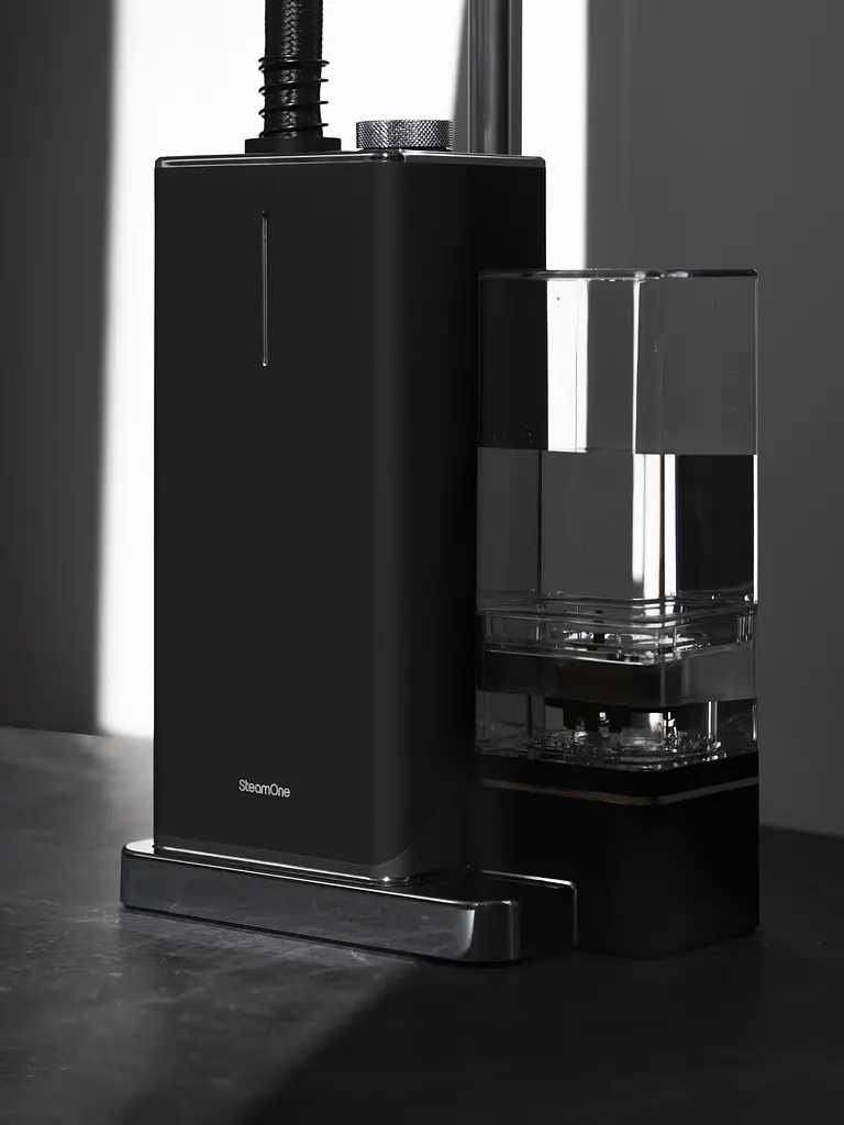 Відпарювач вертикальний SteamOne чорний (EUES200B) - фото 5