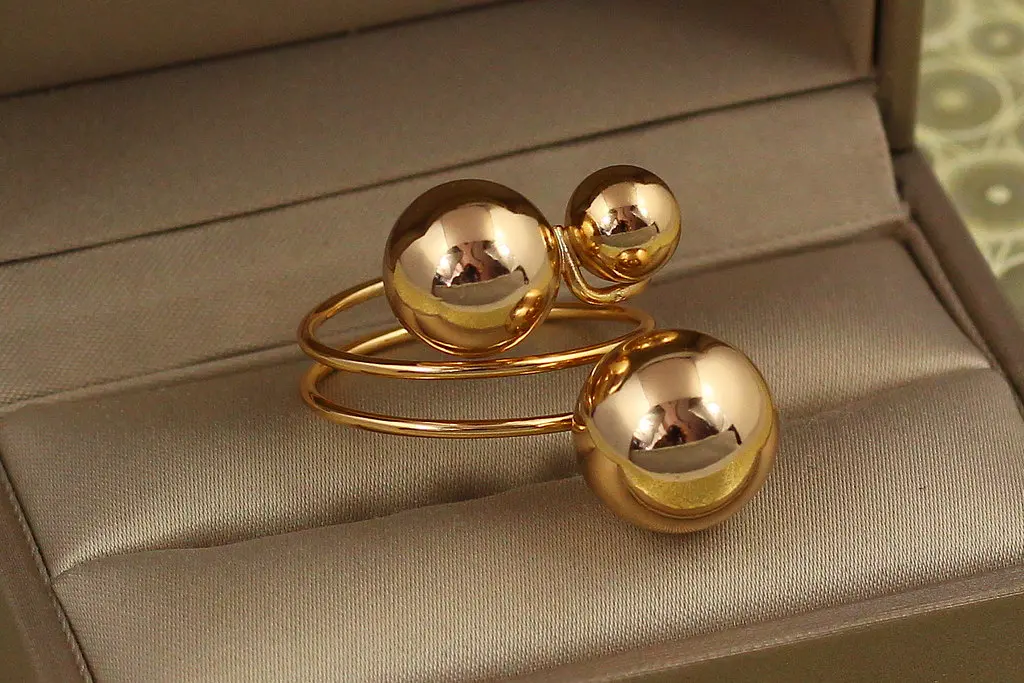 Кільце Xuping Jewelry Поцілунок три кульки 19 р золотисте