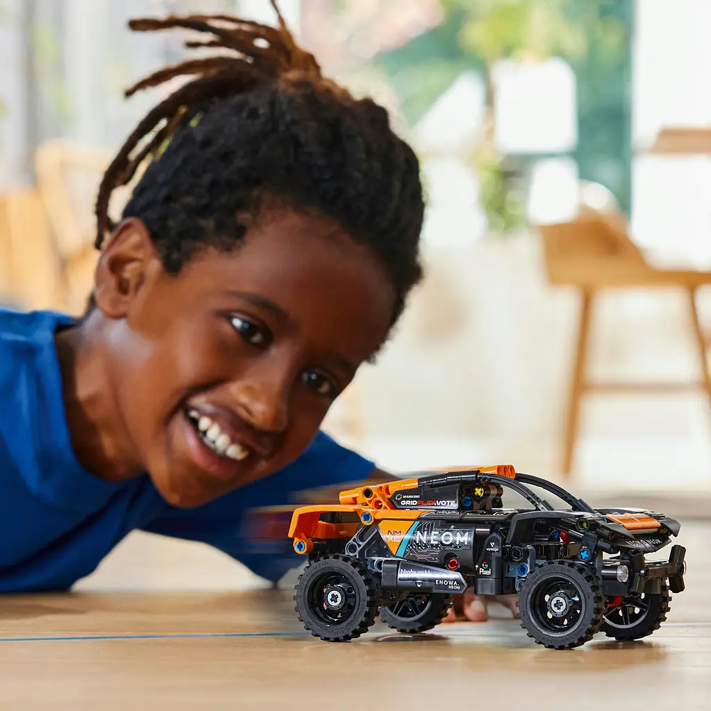 Уценка. Конструктор LEGO Technic Автомобиль для гонок Neom McLaren Extreme E 252 детали (42166) - фото 4