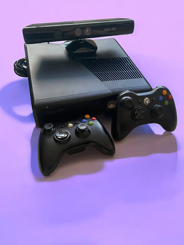 Игровая приставка Microsoft Xbox 360 Slim + 100 игр, 500 ГБ, 2 джойстика и Kinect - фото 2